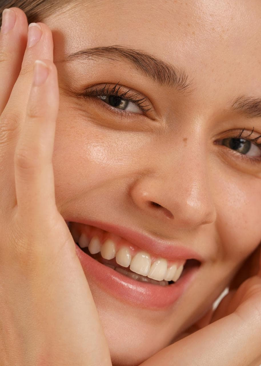 Natural radiant skin with glossy finish